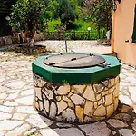 The Old Well, Spacious House In North Corfu بيت للعطل