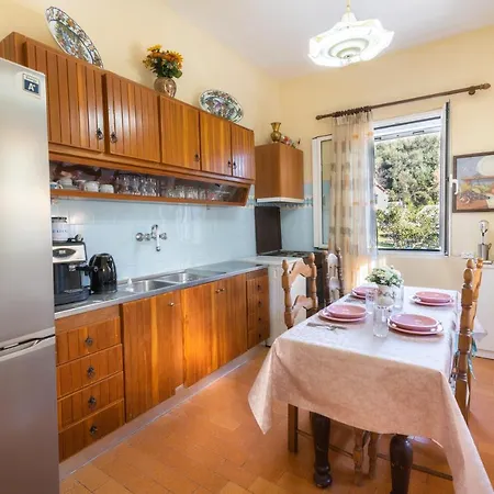 Vakantiehuis The Old Well, Spacious House In North Corfu